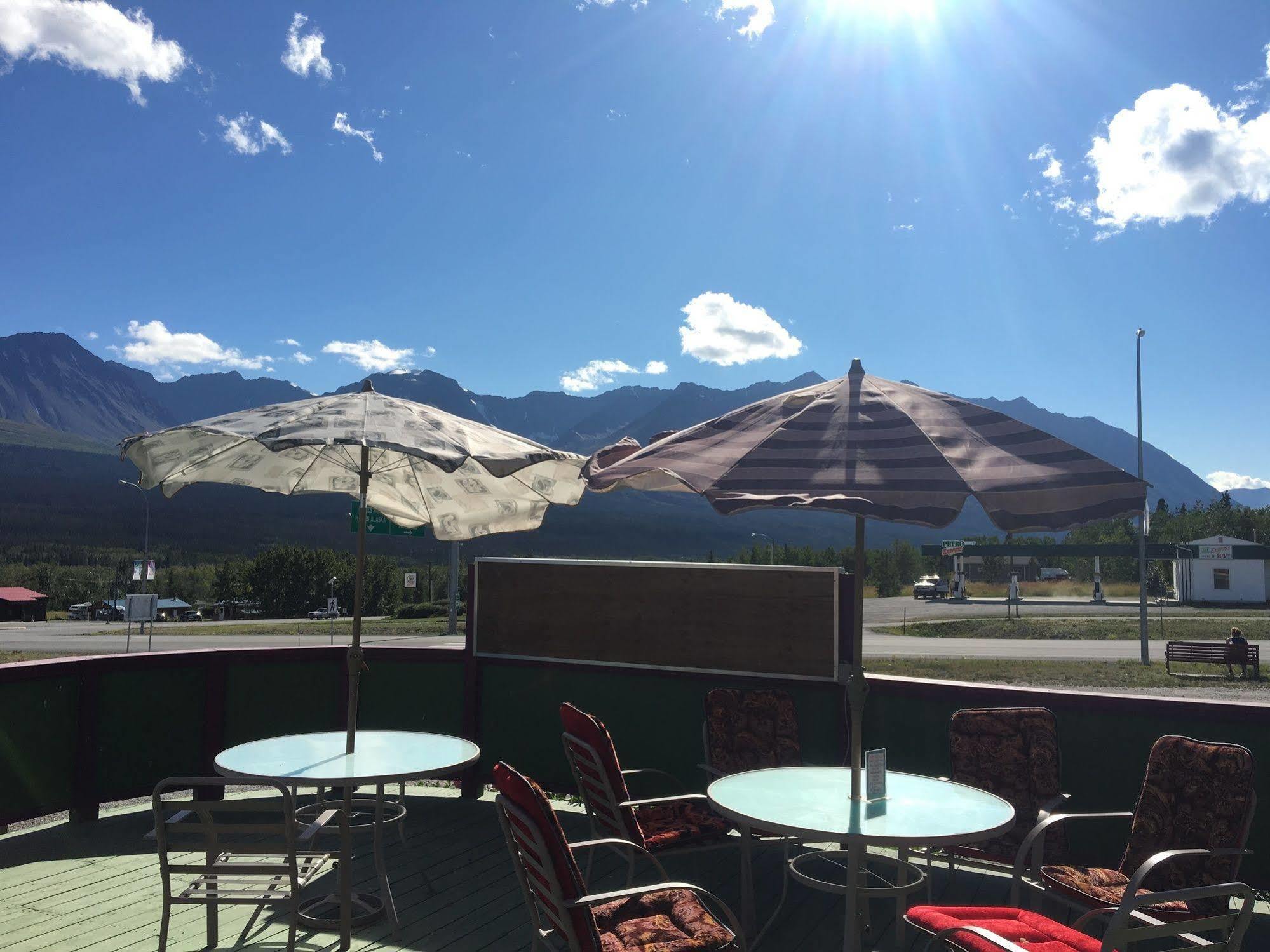 Kluane Park Inn Haines Junction Exterior photo